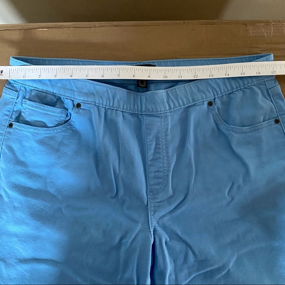 Susan Graver Stretch Twill Pull-on Capri Pants - Picture 8 of 8